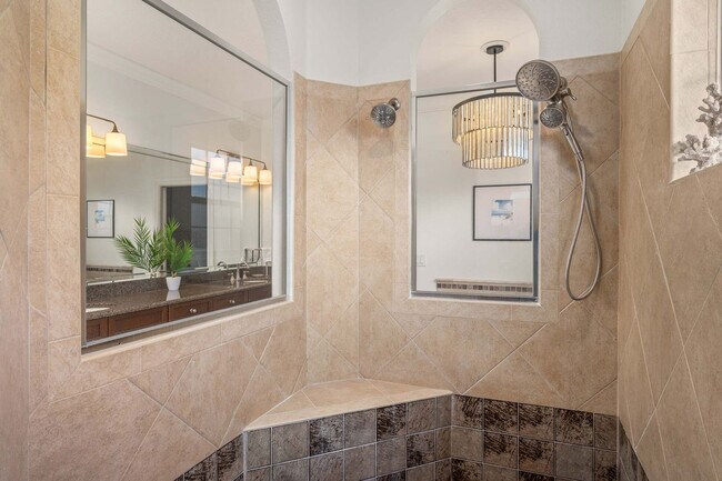 Building Photo - 1227 Radiant St