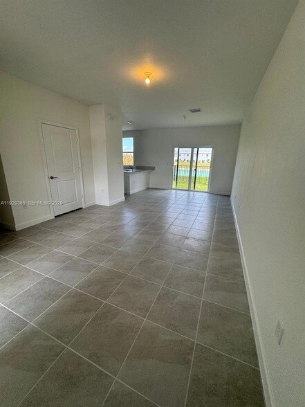 Building Photo - 2825 SE 25th Ave