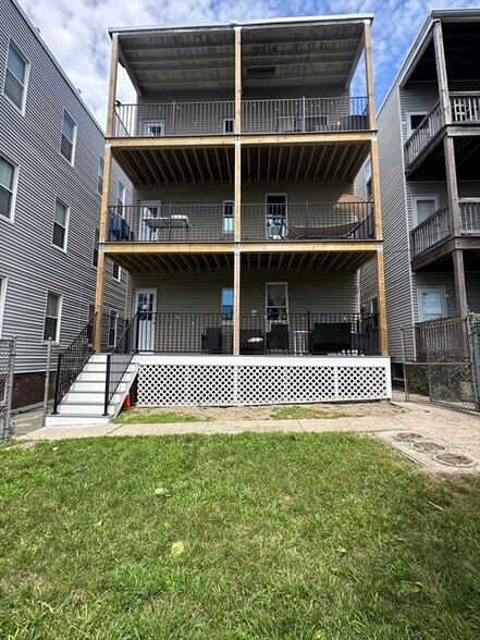 Building Photo - 575 E 8th St