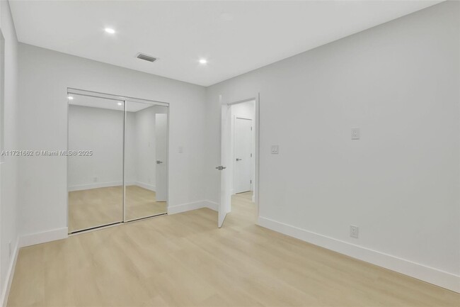 Building Photo - 1720 SW 23rd Ave