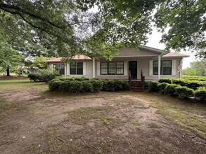 Building Photo - "Charming 3-Bedroom Home with 2 Full Baths in Rainsville – 1,410 Sq. Ft. of Cozy Comfort!"
