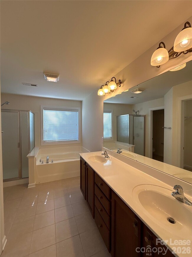 Building Photo - 16110 Cloverleaf Ct