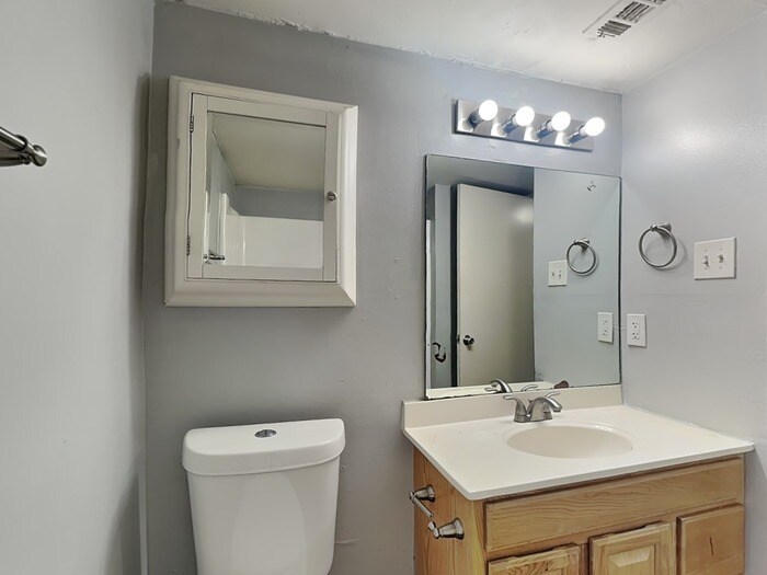 Building Photo - 1101 Bronner Dr
