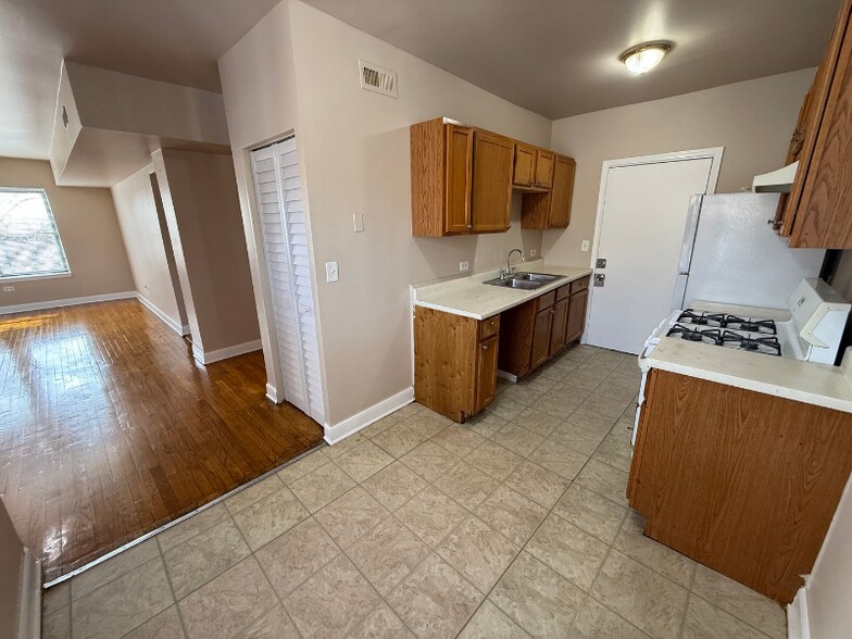 Building Photo - 4834 W Adams St