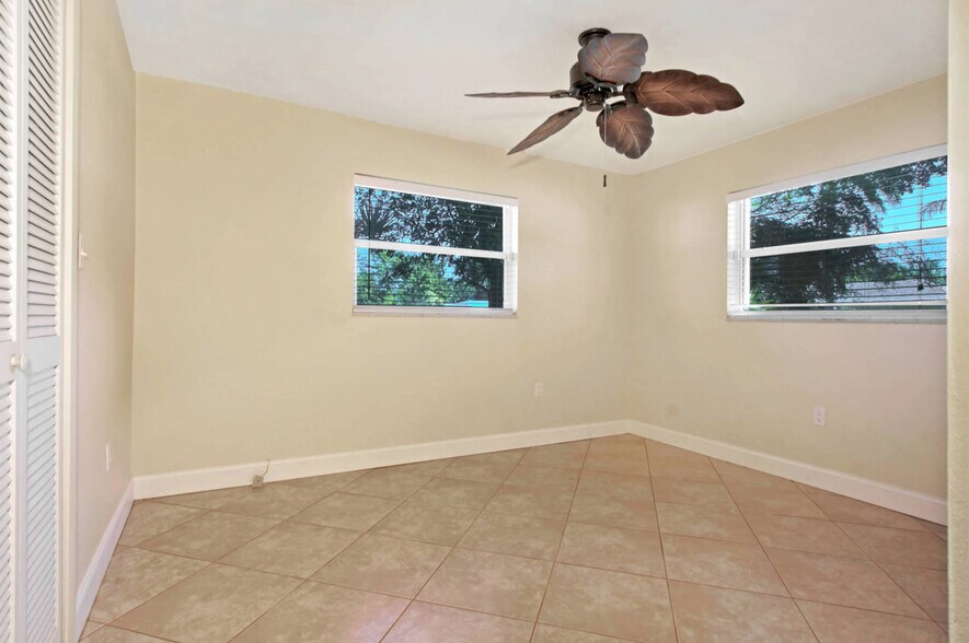 Building Photo - 5652 Eichen Cir