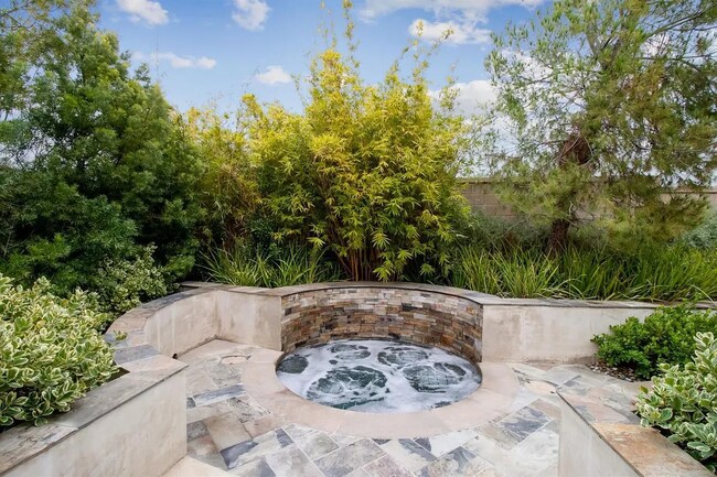 Building Photo - 583 Crescent Ln