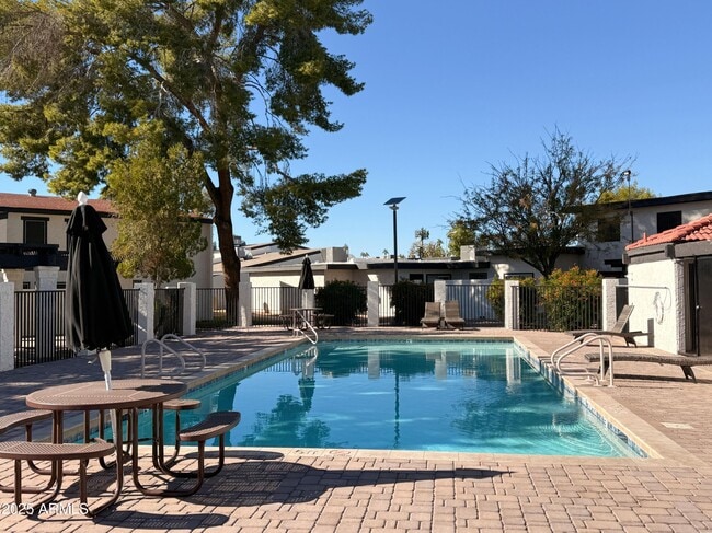 Building Photo - 1051 S Dobson Rd