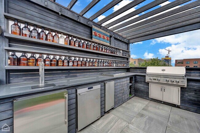 Building Photo - 1312 W Madison St