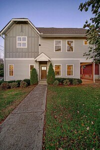 Building Photo - Don't miss this gorgeous 3BE/2.5BA in Desi...