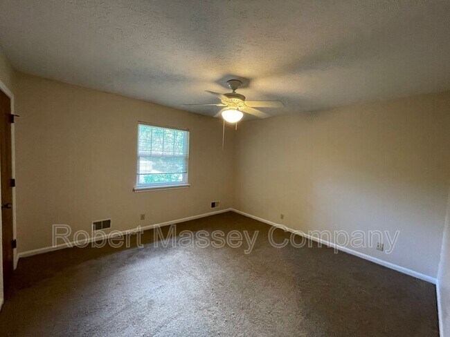 Building Photo - 2853 Grinstead Dr