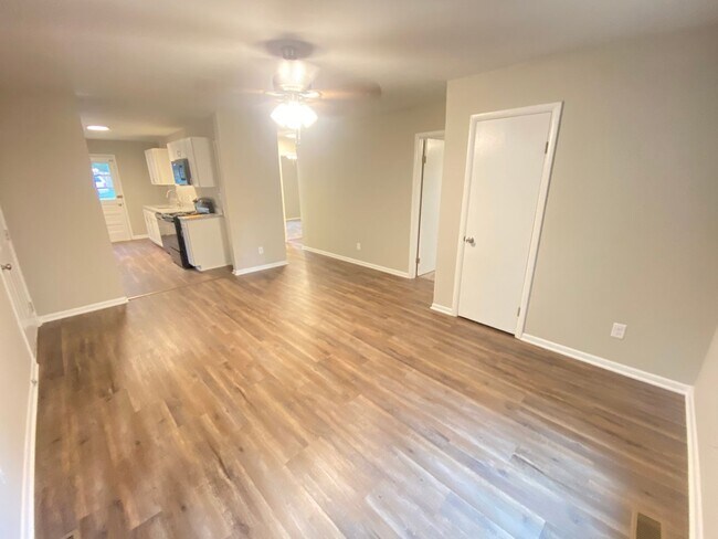 Building Photo - 3bd/1ba House Renovated In 2021 near Hwy 21 & Hwy 70