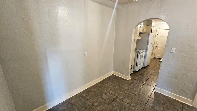 Building Photo - 2427 W Park Pl