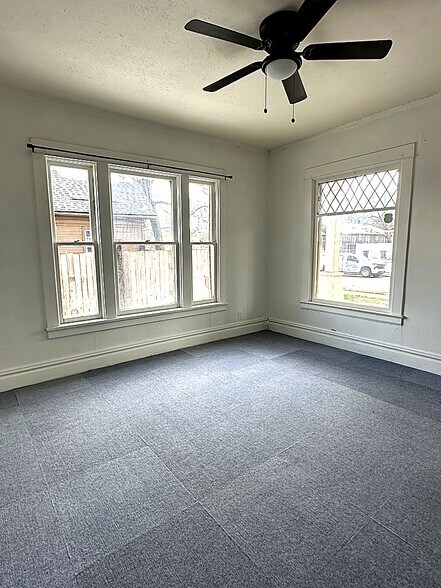 Building Photo - 2013 E 1st Ave