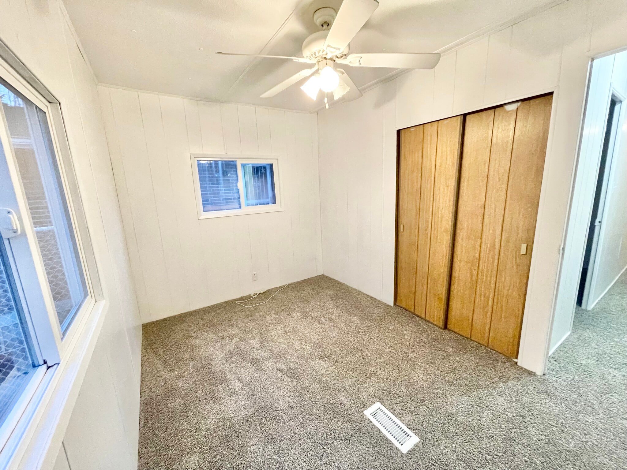 Building Photo - 2322 Tacoma Rd E