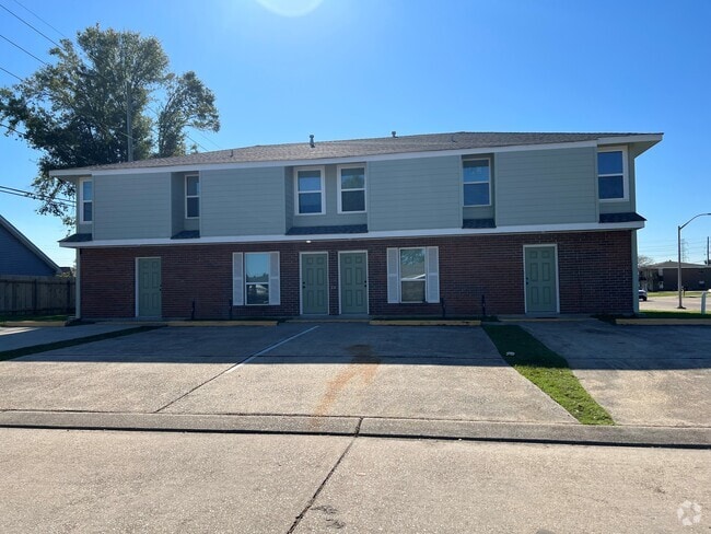 Building Photo - 1200 Cambridge Dr