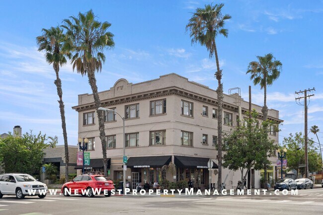 Building Photo - Recently Renovated University Heights 2 Bed 1 Bath with 2 off-street parking spaces! Pet OK!