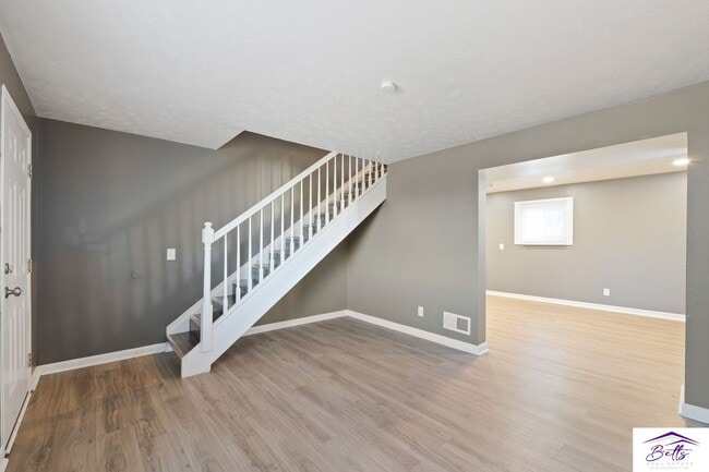 Building Photo - 3012/3014 Menke Cir