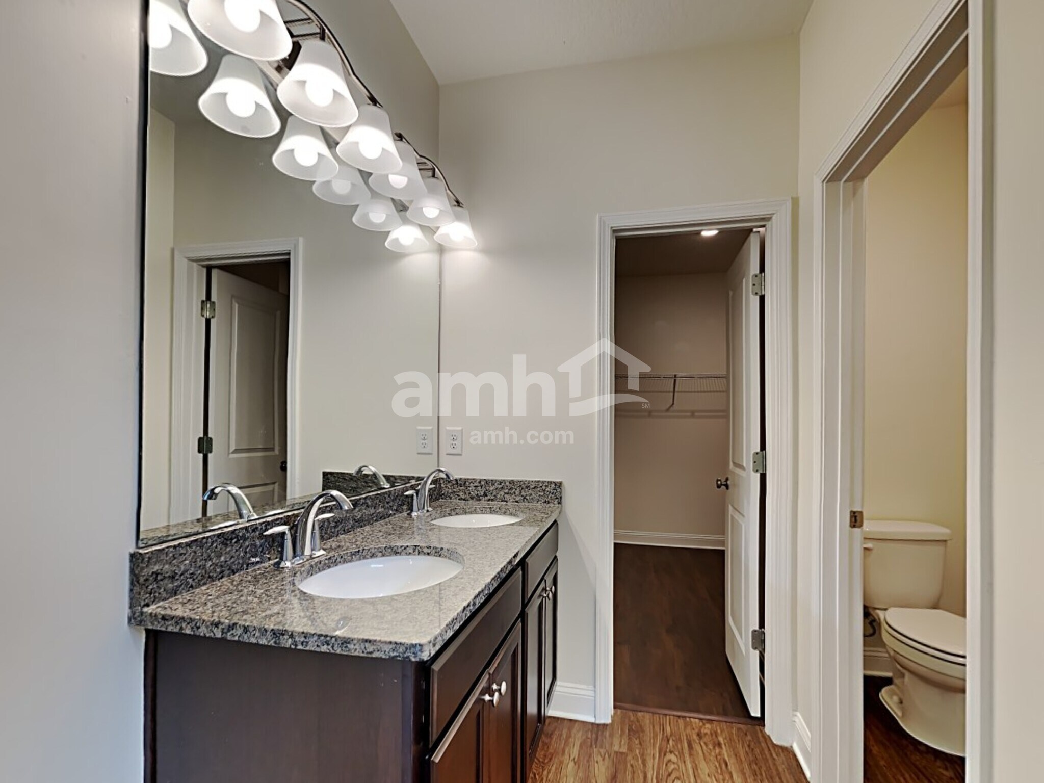 Building Photo - 917 Sunny Stroll Dr