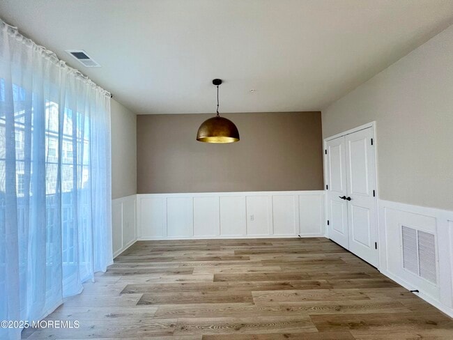 Building Photo - 1501 Arose Ln