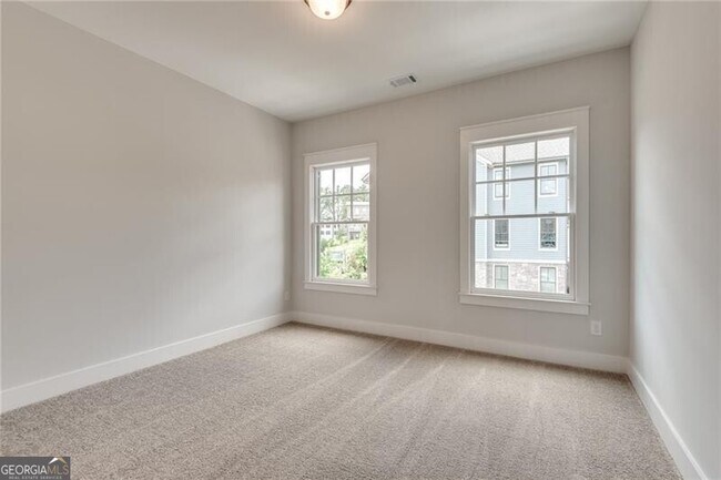 Building Photo - 425 Maplewood Dr