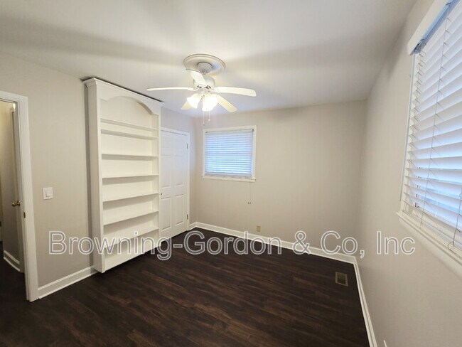 Building Photo - 3947 Creekside Dr