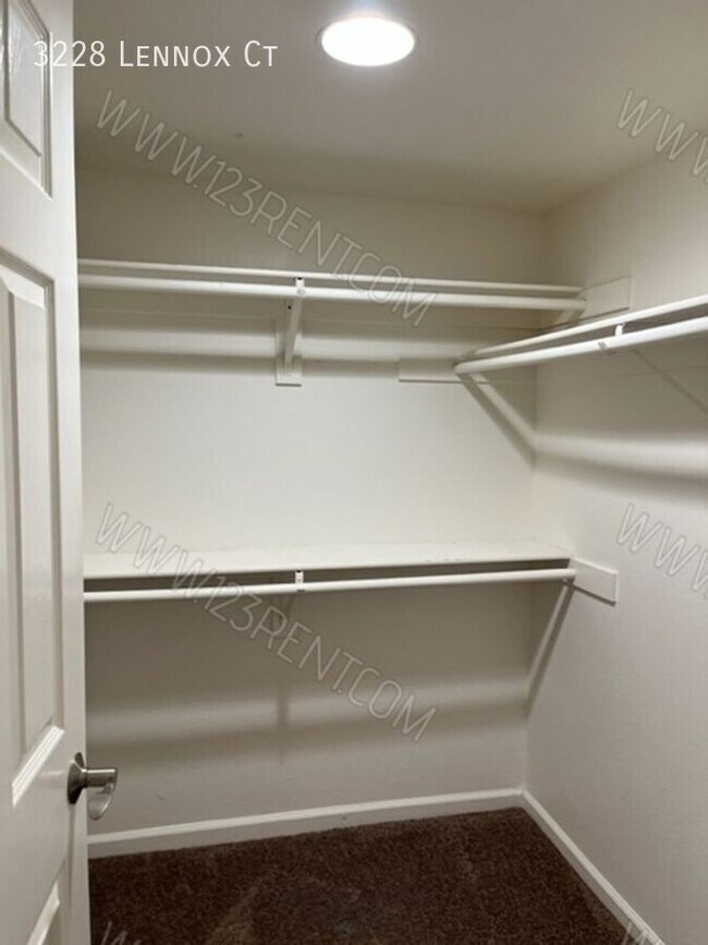 Building Photo - 3228 Lennox Ct