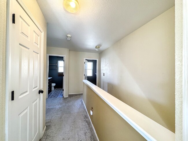 Building Photo - 6674 Chantilly Pl