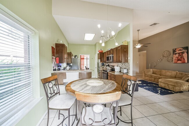 Building Photo - 15519 Montesa Dr