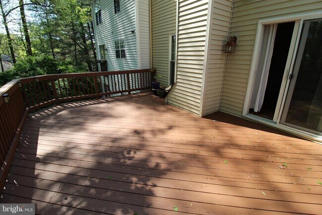 Building Photo - 6055 Meyers Landing Ct