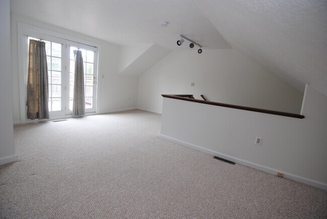 Building Photo - 5 Cadogan Way