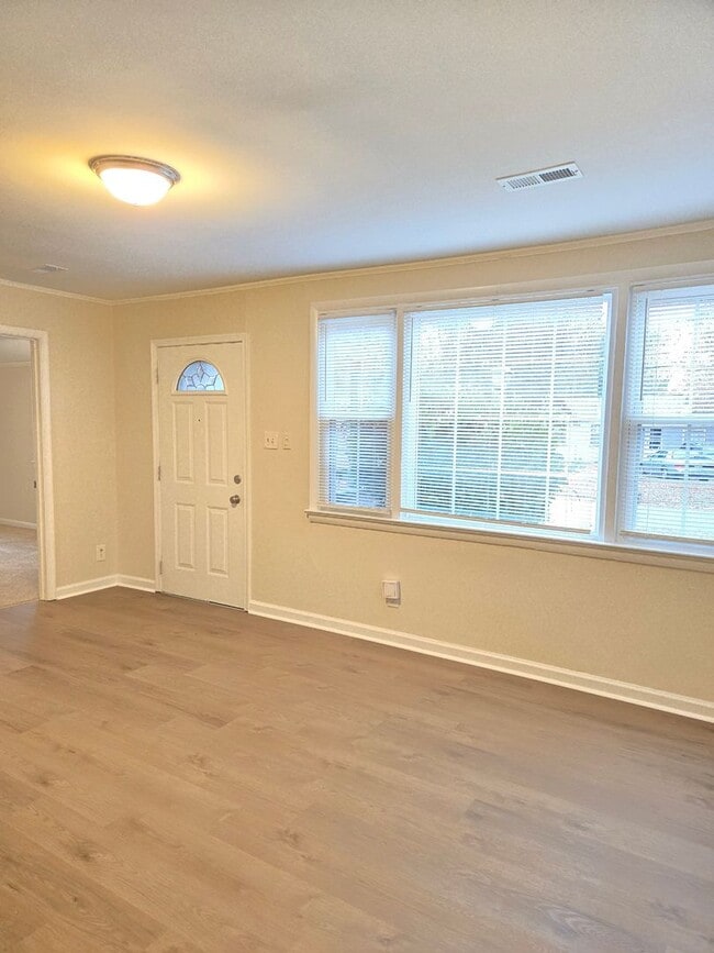 Building Photo - Lovely 3 Bedroom in Portsmouth