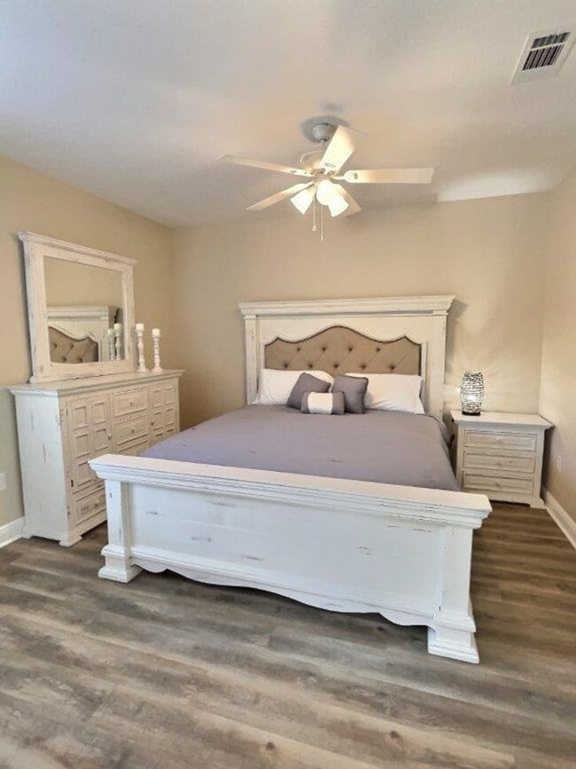 Building Photo - Fully furnished 2-bedroom house on the bayou