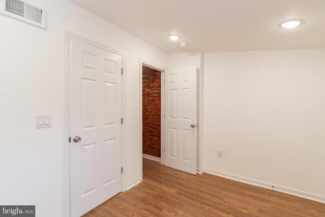 Building Photo - 6110 Sansom St