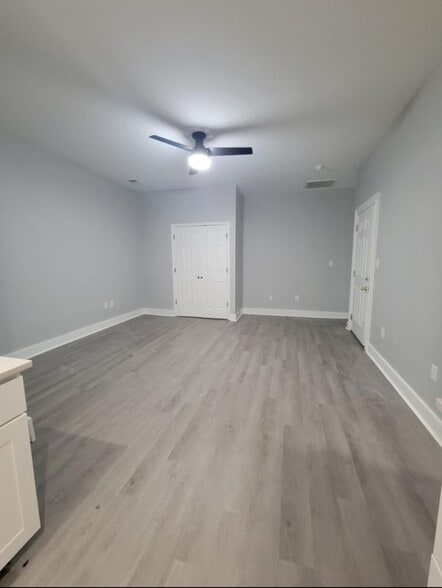 Living - 517 Poplar St