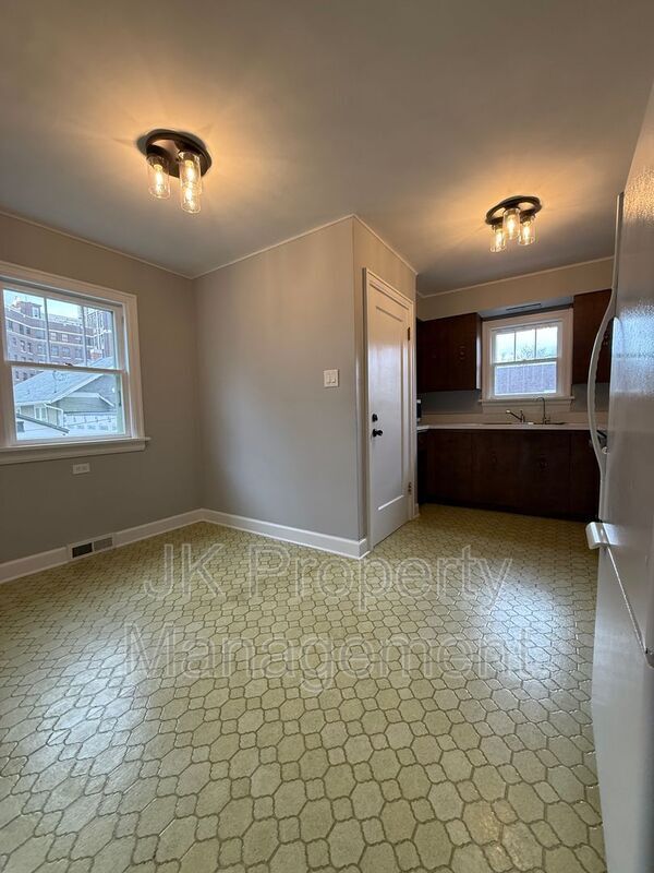 Building Photo - 115 16th St N