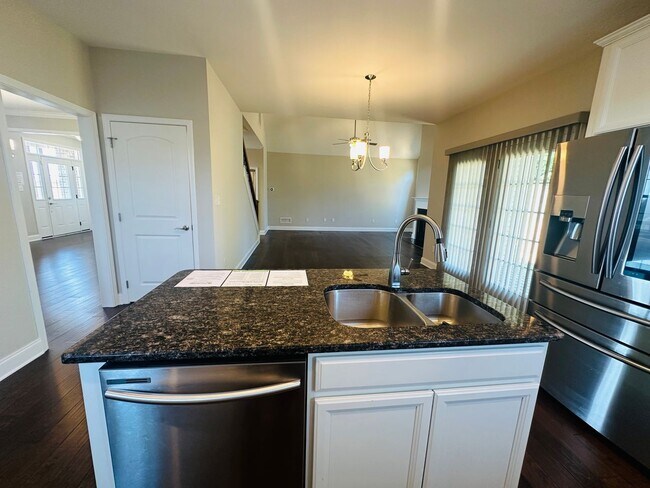 Building Photo - Incredible views 4 bed / 2.5 bath, master on main