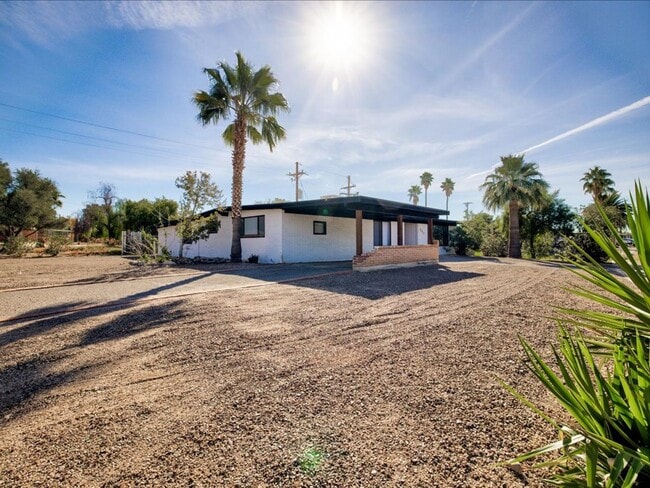 Building Photo - Spacious 4-Bedroom, 2-Bath Home with Extended Driveway & Large Backyard