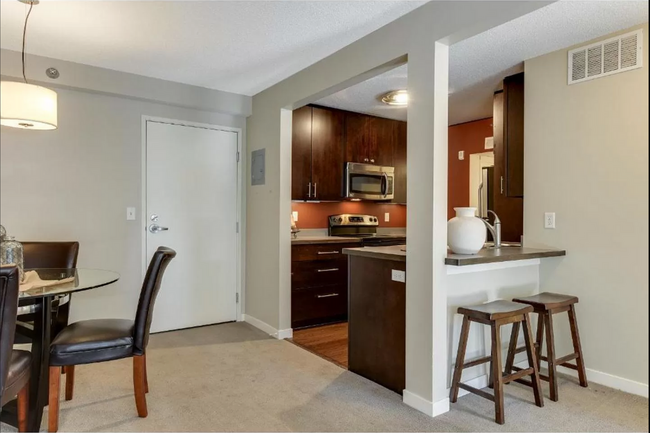 Building Photo - 1Bd/1Ba with Heated Parking, Stainless Ste...