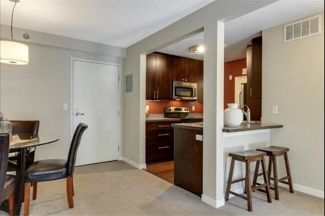 Building Photo - 1Bd/1Ba with Heated Parking, Stainless Steel Appliances, and Pool Access