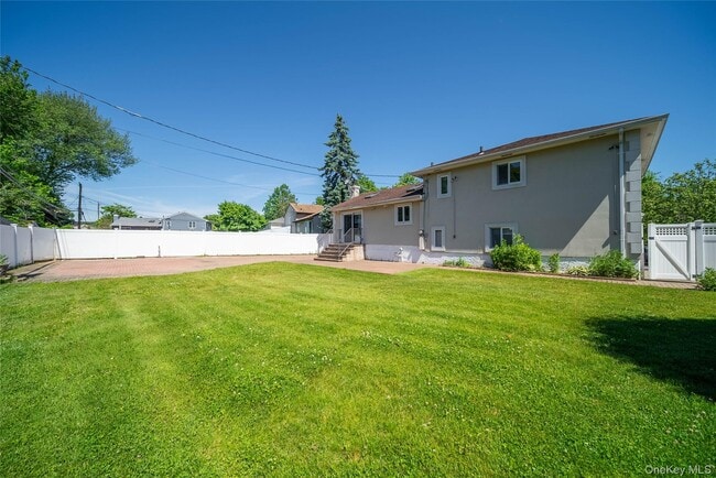 Building Photo - 6 Manor Dr