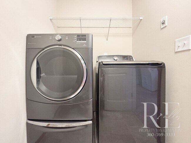 Building Photo - Spacious East Bremerton Home with Vaulted ...