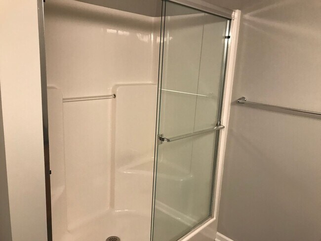 Building Photo - Located in the Detroit-Shoreway Area