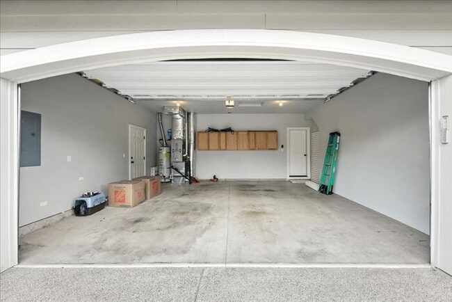 Building Photo - Elegant 3-Bedroom Fully Furnished Home wit...