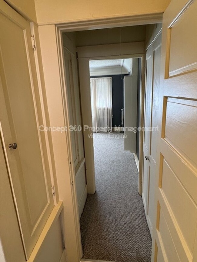 Building Photo - 3811 E 10th St