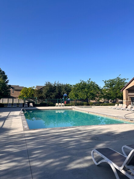 Building Photo - 1110 Sutton Dr