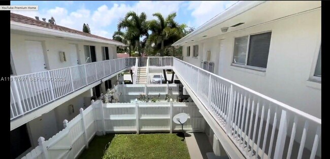 Building Photo - 1856 NE 46th St