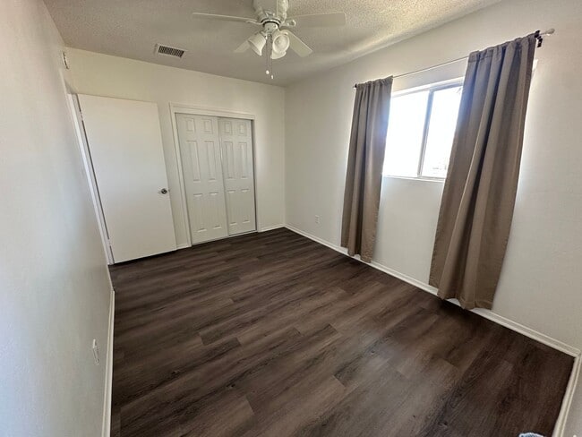 Building Photo - Newly Remodeled 2 bed 1 bath home!