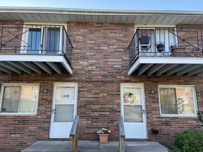 Building Photo - 1244-1250 Cliffside Street