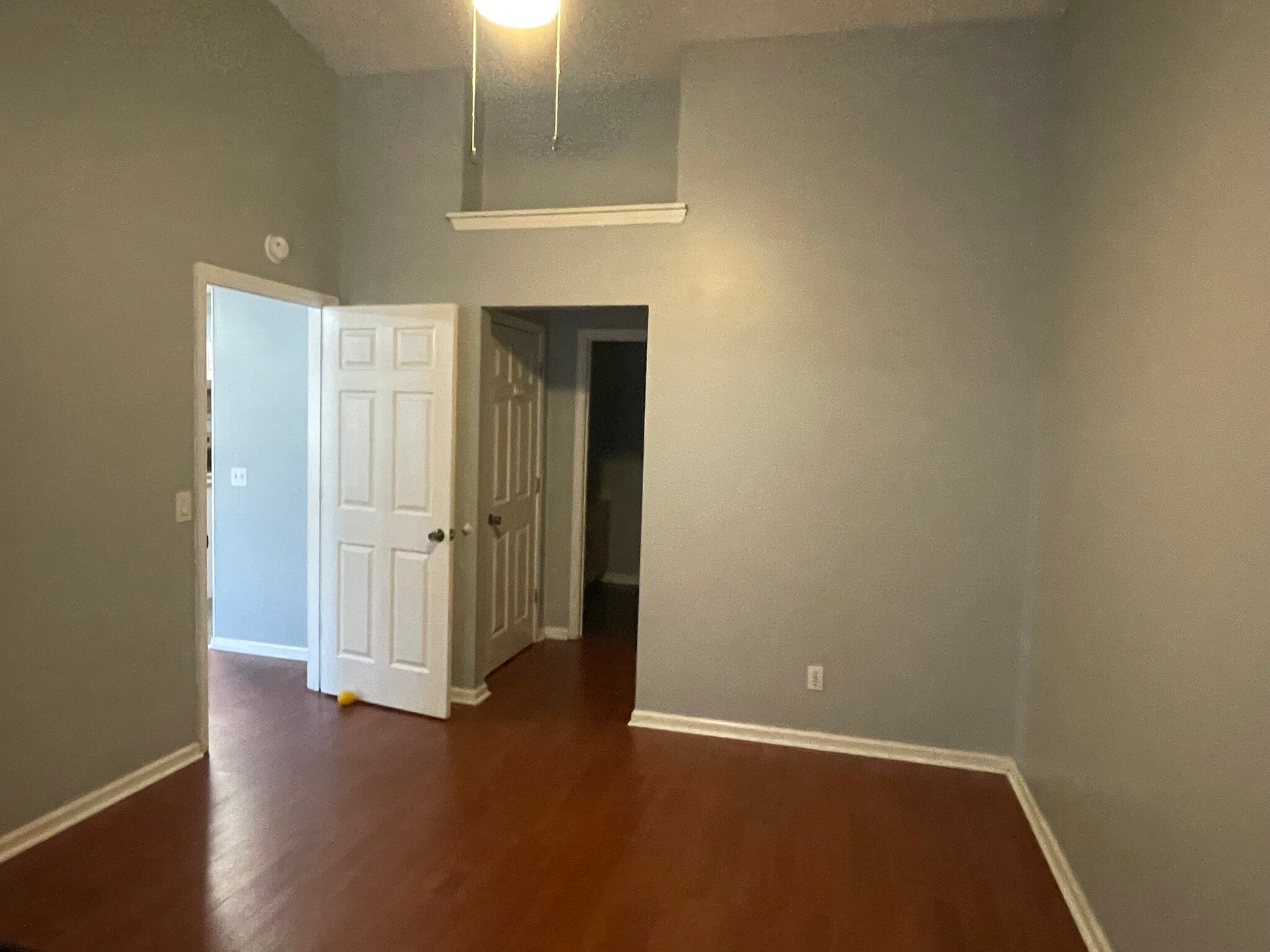 Building Photo - 301 E Cedar St