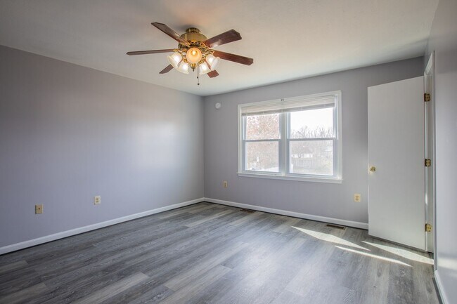 Building Photo - Beautiful 5 BR/3 BA Single-Family Home wit...